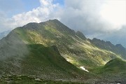 36 Pizzo Scala (2427 m) prossima cima, non per creste, ma dal versante est  